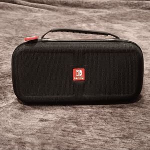Nintendo Switch Game Traveler Deluxe Travel Case W/Game Cases